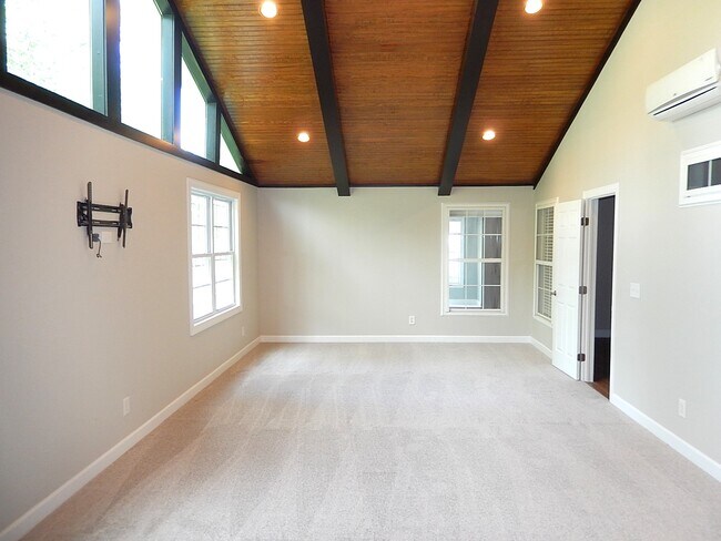 Building Photo - 10612 River Forest Dr