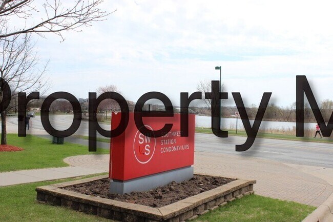 Building Photo - Eden Prairie Southwest Station Condo, 2 Full Baths, 1 Parking Space, Amenity Rich Building