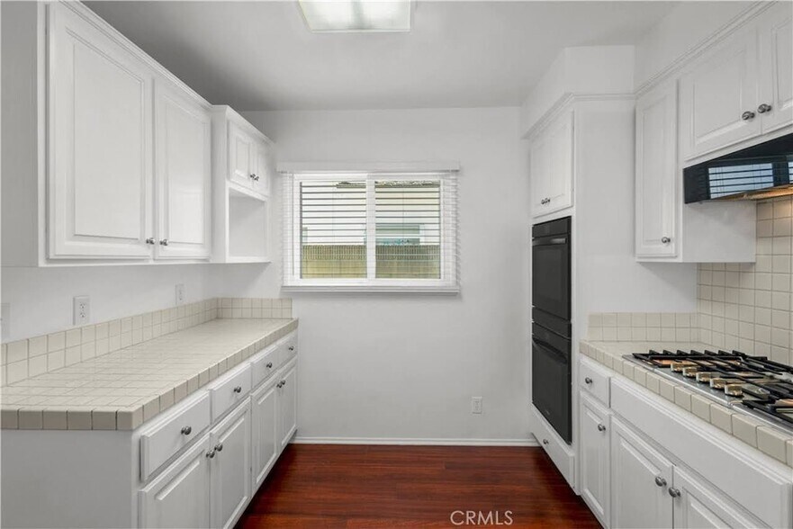 Building Photo - 6061 Dundee Dr