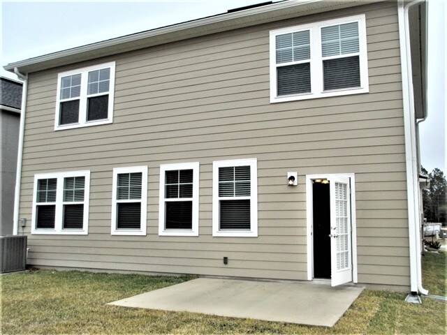 Building Photo - 3353 Roundabout Dr