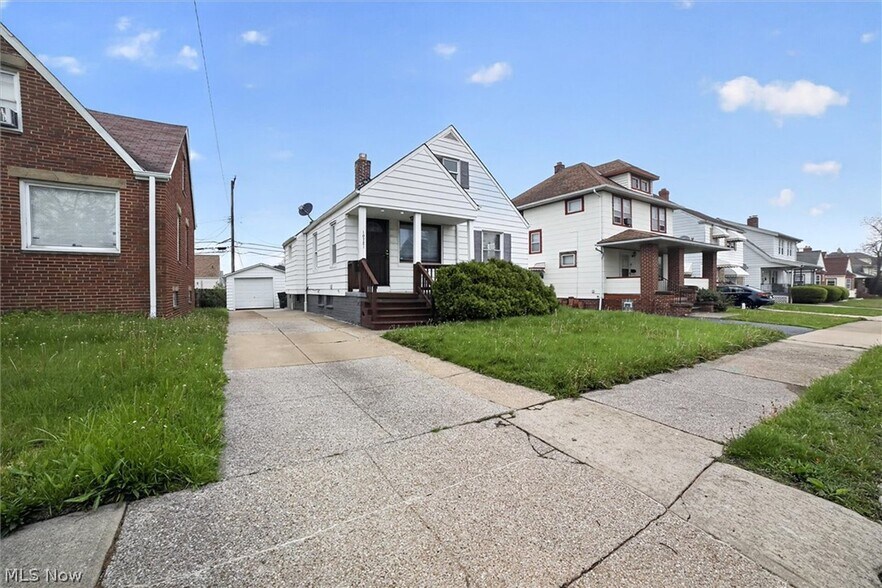 Building Photo - 10721 Plymouth Ave