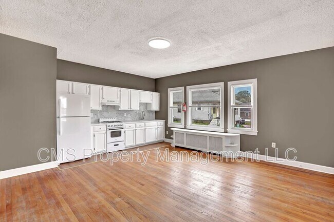 Building Photo - 44 Dover Ave