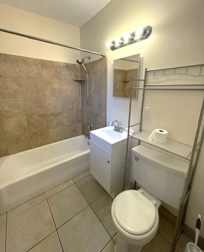 Building Photo - 1 Bedroom Apartment in SLC
