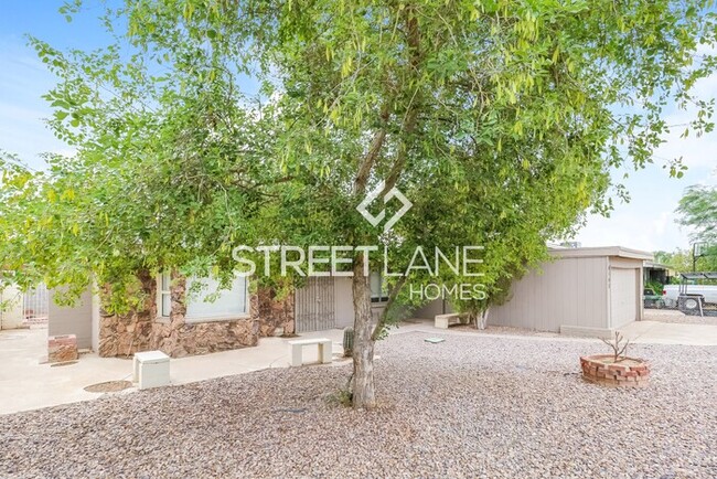 Building Photo - Updated 3 Bedroom Home in Phoenix!