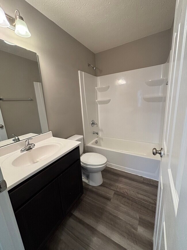 Building Photo - 2202 Pine Valley Dr