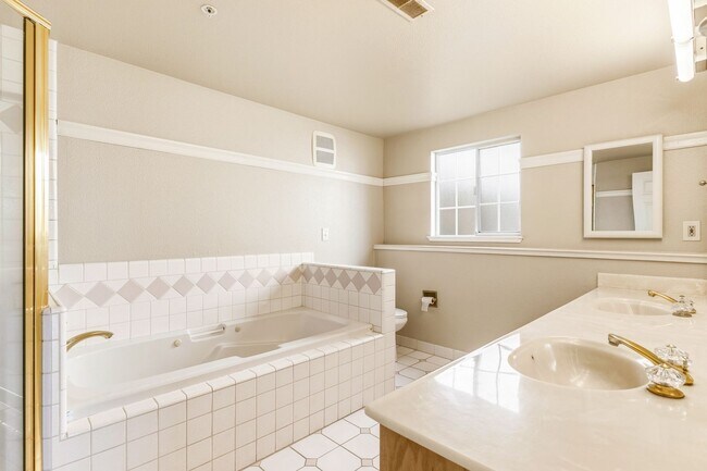 Building Photo - Expansive Valley Views & Private Living in Castro Valley - 4BD/3BA Exec Home