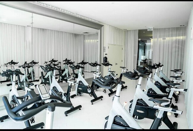 Building Photo - 475 Brickell Ave