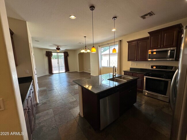 Building Photo - 2653 E Canyon Creek Dr