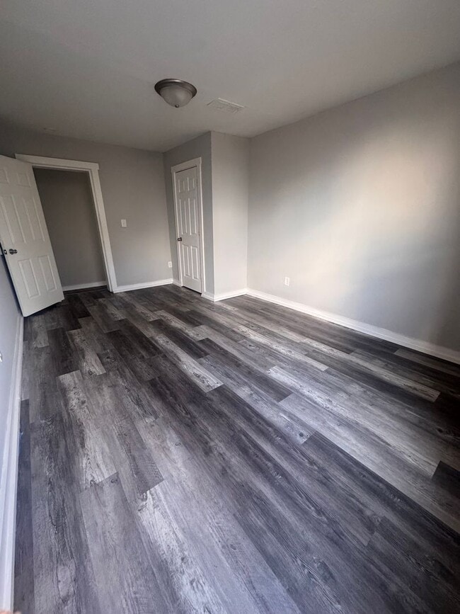 Building Photo - 538 S Front St