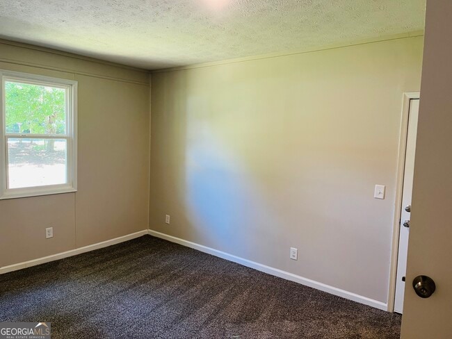 Building Photo - 31 Swan Dr