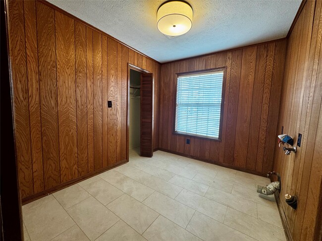 Building Photo - 24231 Shellbrook Dr