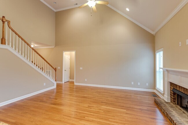 Building Photo - 4-Bed/3-Bath with Bonus Rm. in Spring Hill!