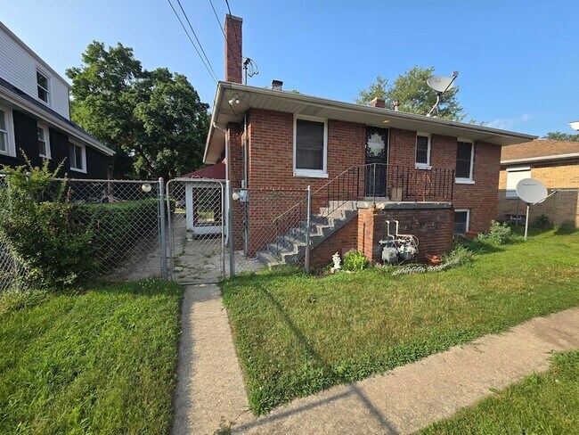 Building Photo - 535 E 43rd Ave