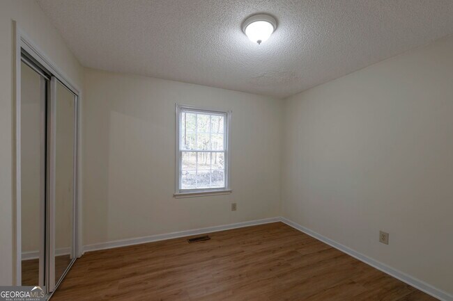 Building Photo - 5249 Cherry Hill Ln