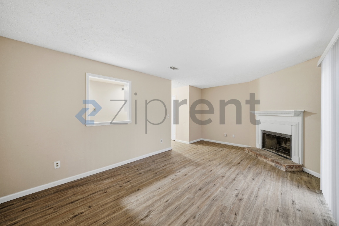 Building Photo - 5893 N Castlegate Dr