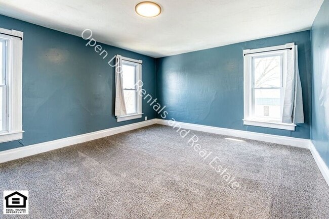 Building Photo - 1703 Sprott St