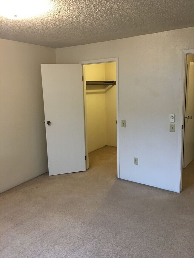 Building Photo - Newly remodeled - 2 Bed, 1 Bath apartment in downtown Port Angeles