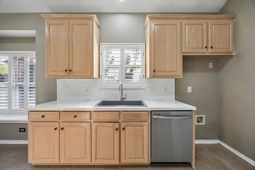 Building Photo - 1833 Melton Dr