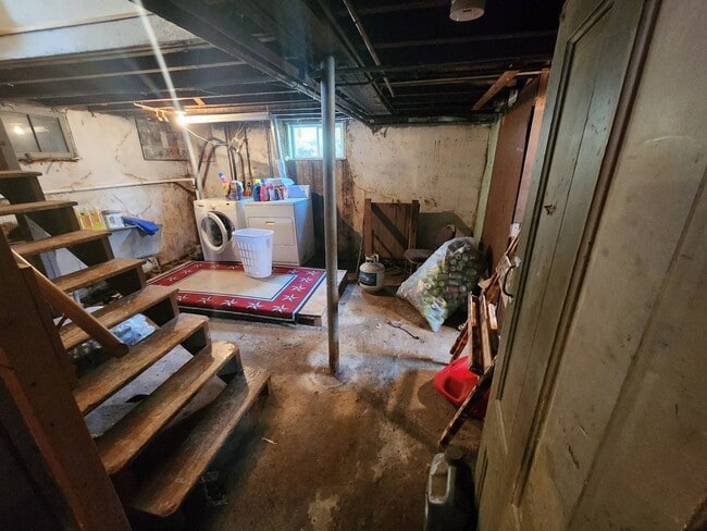 Building Photo - 2 Bedroom single family in Marshfield