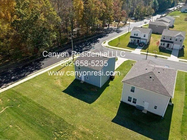 Building Photo - 213 Pleasant Willow Pl