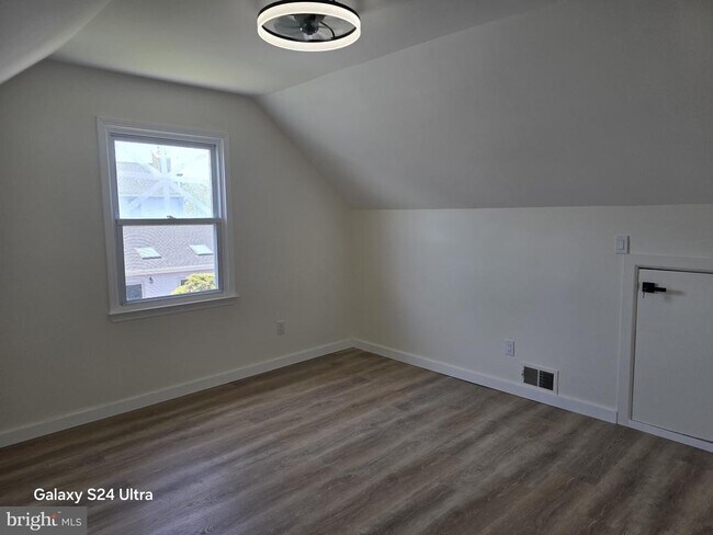 Building Photo - 18 Brookfield Dr