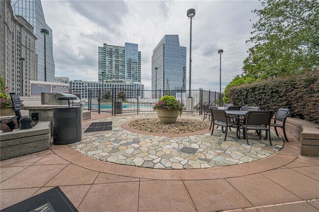 Building Photo - 3324 Peachtree Rd NE
