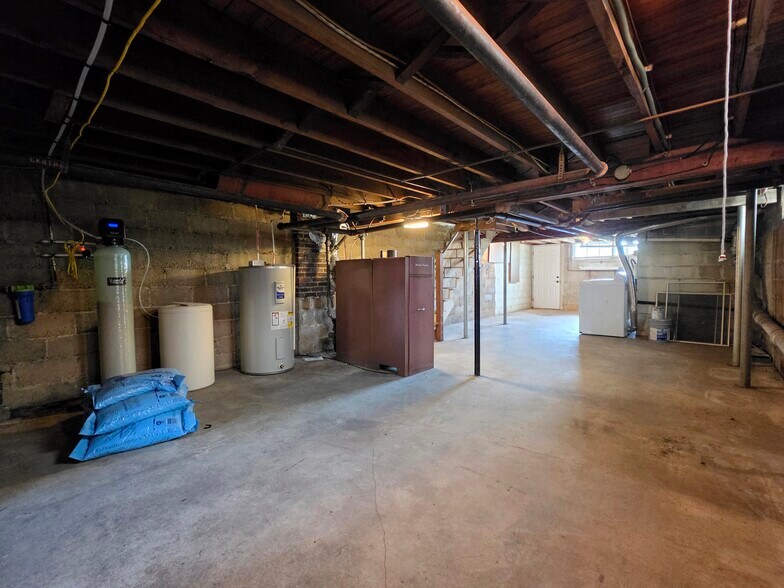 Building Photo - 510 N State St