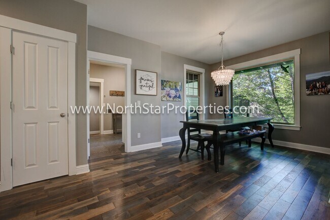Building Photo - Spacious Five Bed Home in NW Bend