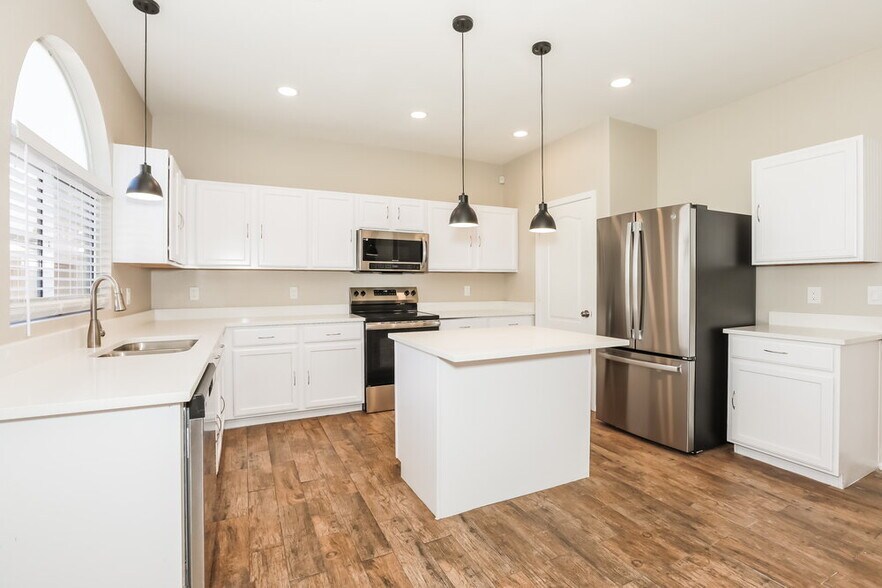 Building Photo - 1130 E Coppola St