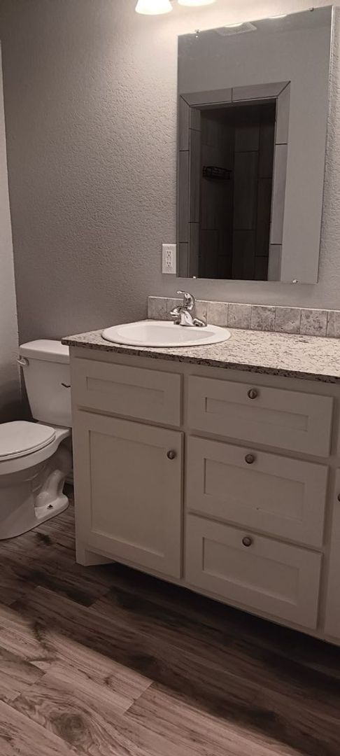 Building Photo - 3 bedroom/2 bathroom townhouse