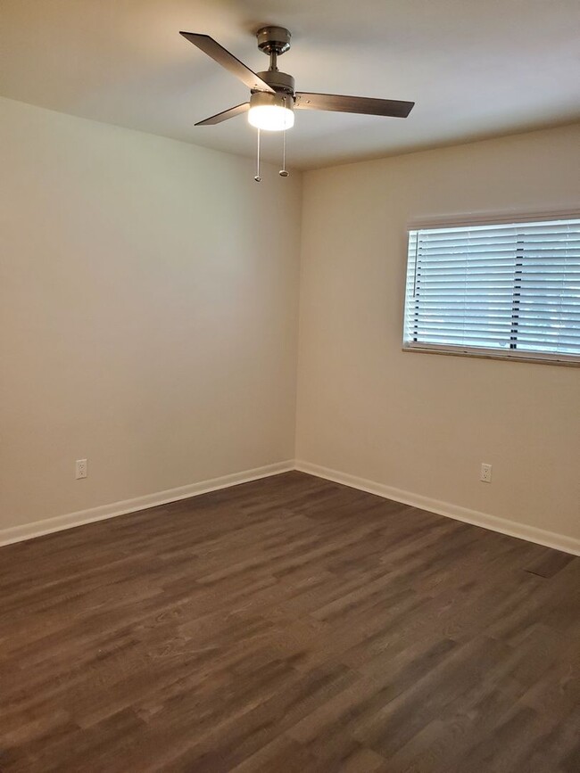 Building Photo - 2BD / 2BA Newly Remodeled 2 bed / 2bath Condo with Community Pool, close to Truman Pkwy!