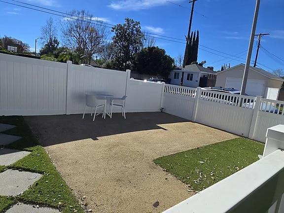 Building Photo - 6546 Bobbyboyar Ave