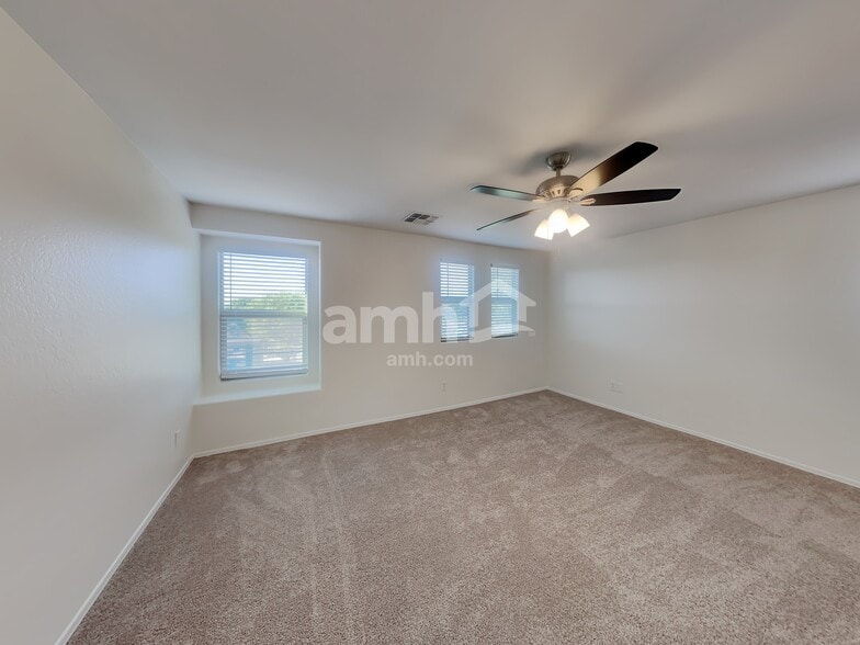 Building Photo - 2865 S Hansen Dr