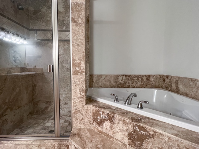 Building Photo - Bright & Beautiful Forest Heights Home with Gourmet Kitchen, Bonus Space & Private Cul-de-Sac Set...