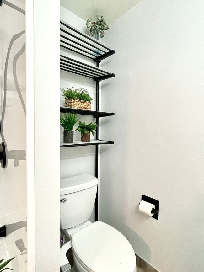 Building Photo - 521 E 5th Ave