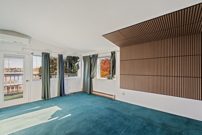 Building Photo - 6807 Aurora Ave N