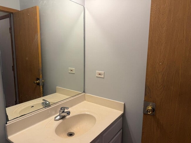 Building Photo - 2208 Rebecca Cir