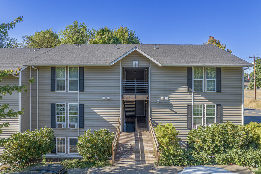 Primary Photo - Cozine Creek Apartments