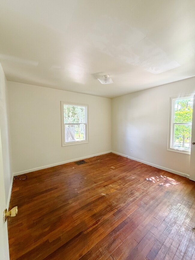 Building Photo - 323 Browning Ave