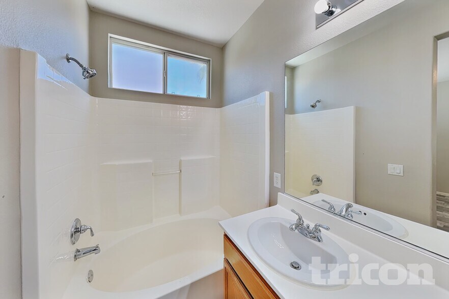 Building Photo - 5616 Deer Run Ct