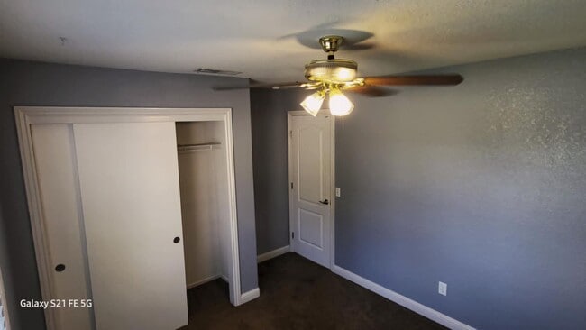 Building Photo - Immaculate 3 Bedroom 2 Bath House locate w...