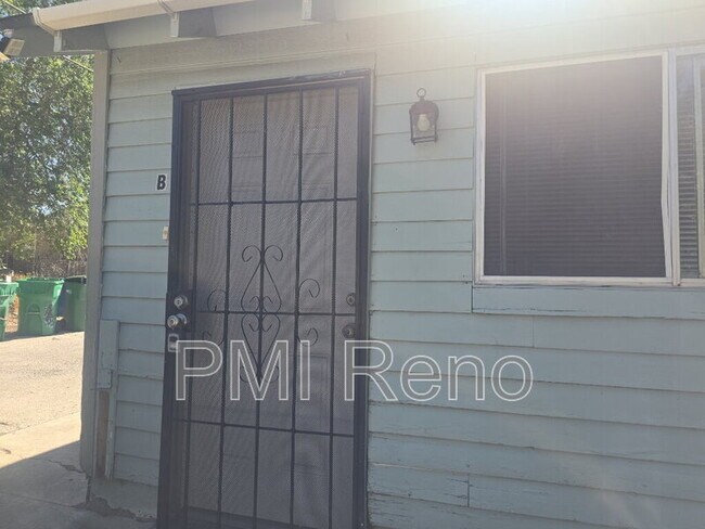 Building Photo - 445 Roberts St