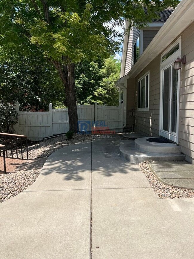 Building Photo - 9850 Carmel Ct