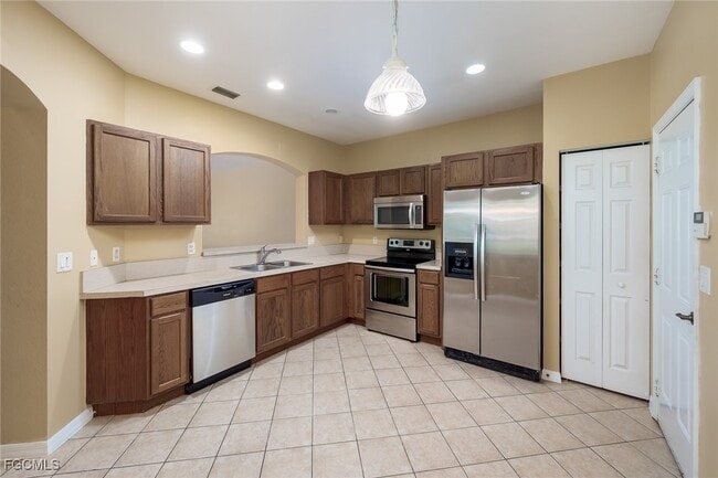 Building Photo - 9745 Roundstone Cir