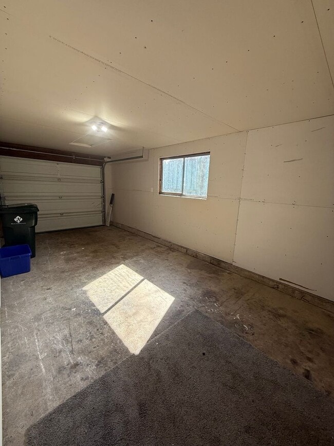 Building Photo - Updated 3+ Bedroom 2 Bath House with Large Fenced In Yard