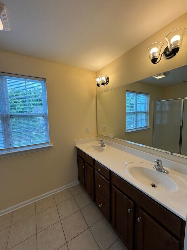 Building Photo - 4BR/3BA Home in Winding Walk