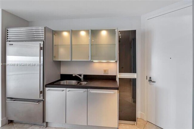 Building Photo - 18201 Collins Ave