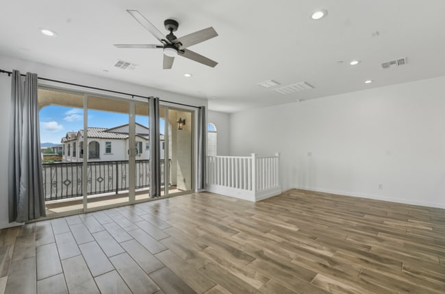 Building Photo - *Like Brand New Luxurious Modern 3 Bedroom 2 Bath Townhome in Warner Meadows!**