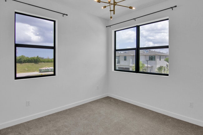 Building Photo - 14075 SW Thorens Dr