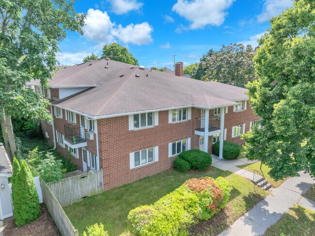 Building Photo - 615 Michigan Ave